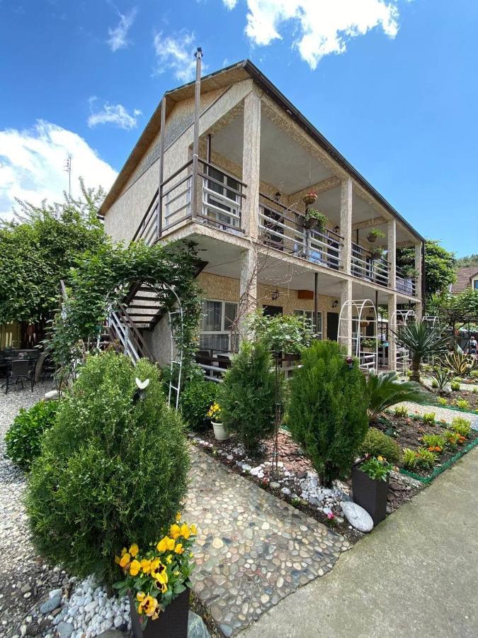 Мини-Отель Дарья В Пицунде Pitsunda Exterior foto