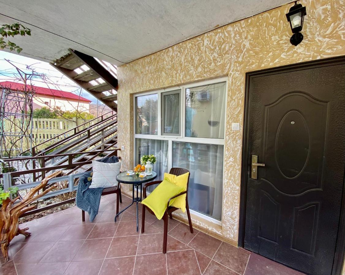 Мини-Отель Дарья В Пицунде Pitsunda Exterior foto